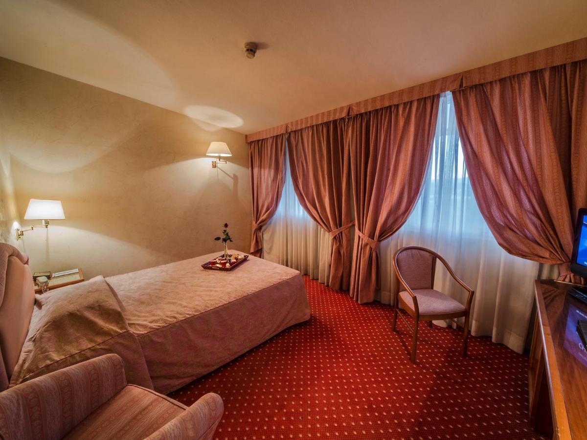 Hotel Valdarno Montevarchi Bagian luar foto