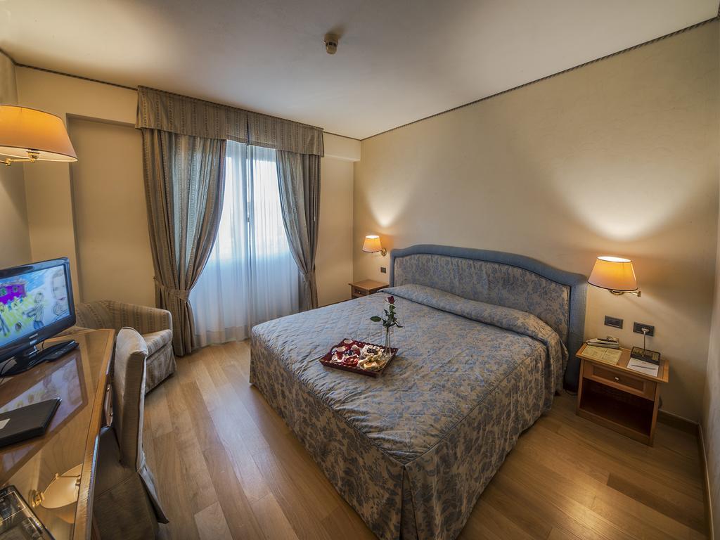 Hotel Valdarno Montevarchi Bagian luar foto