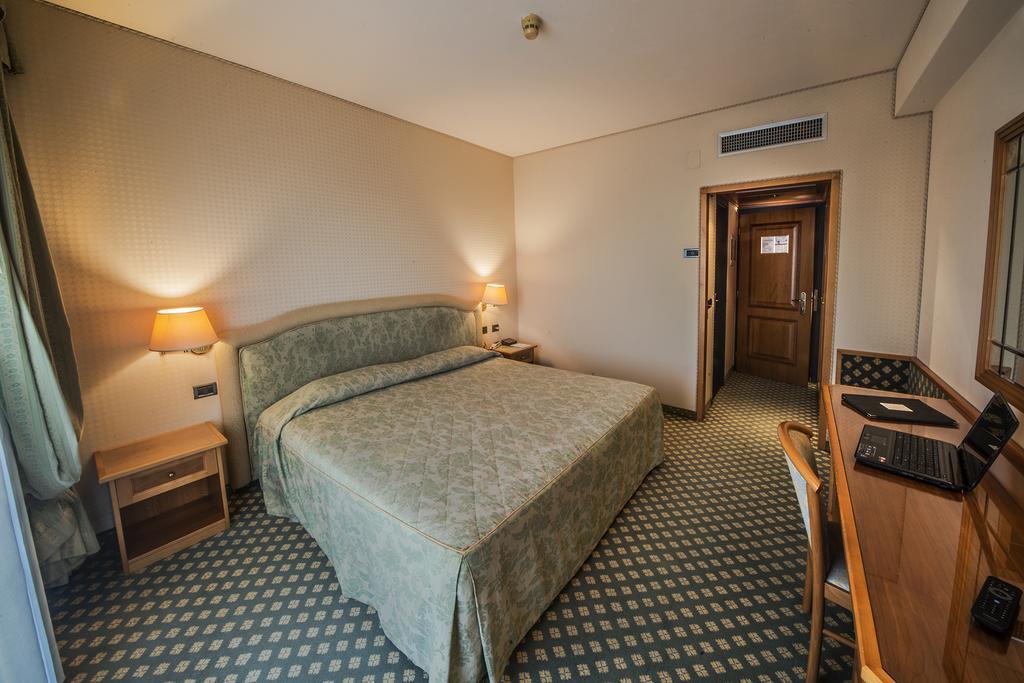 Hotel Valdarno Montevarchi Bagian luar foto